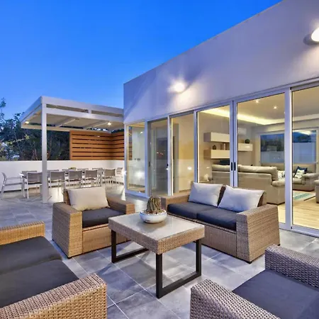 Elegantly Furnished Villa Heated Pool Βίλα